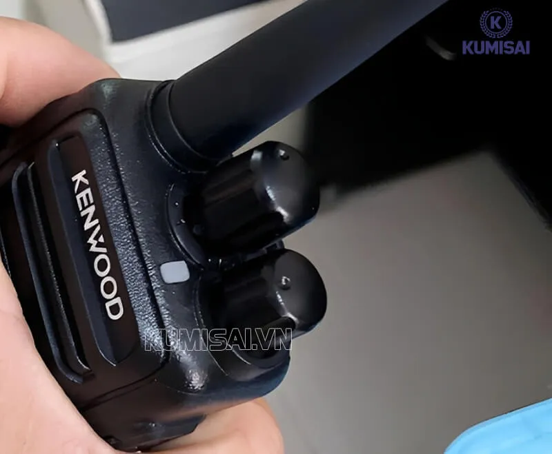 Bộ đàm Kenwood TK-325 với 16 kênh liên lạc Bộ đàm Kenwood TK-325 với 16 kênh liên lạc