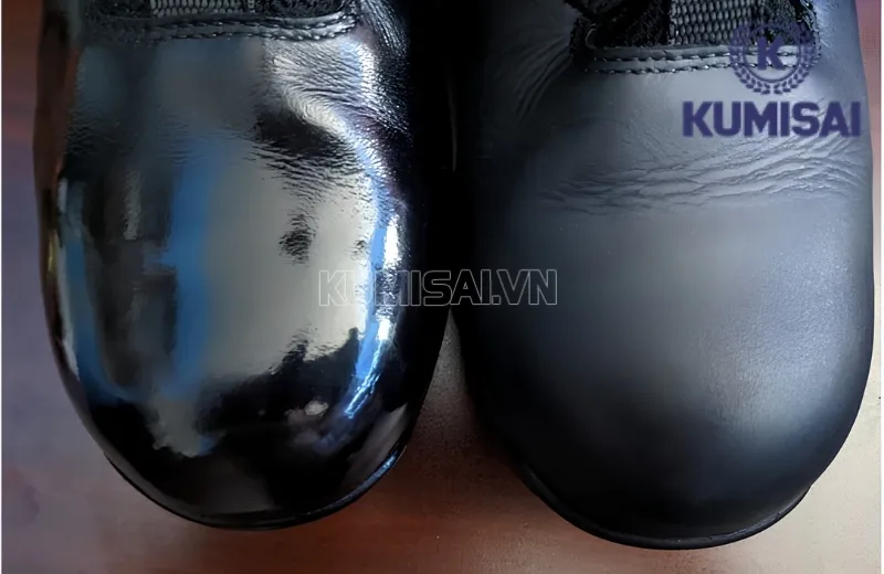 Đánh xi Kiwi giúp giày da sáng bóng rõ rệt Đánh xi Kiwi giúp giày da sáng bóng rõ rệt
