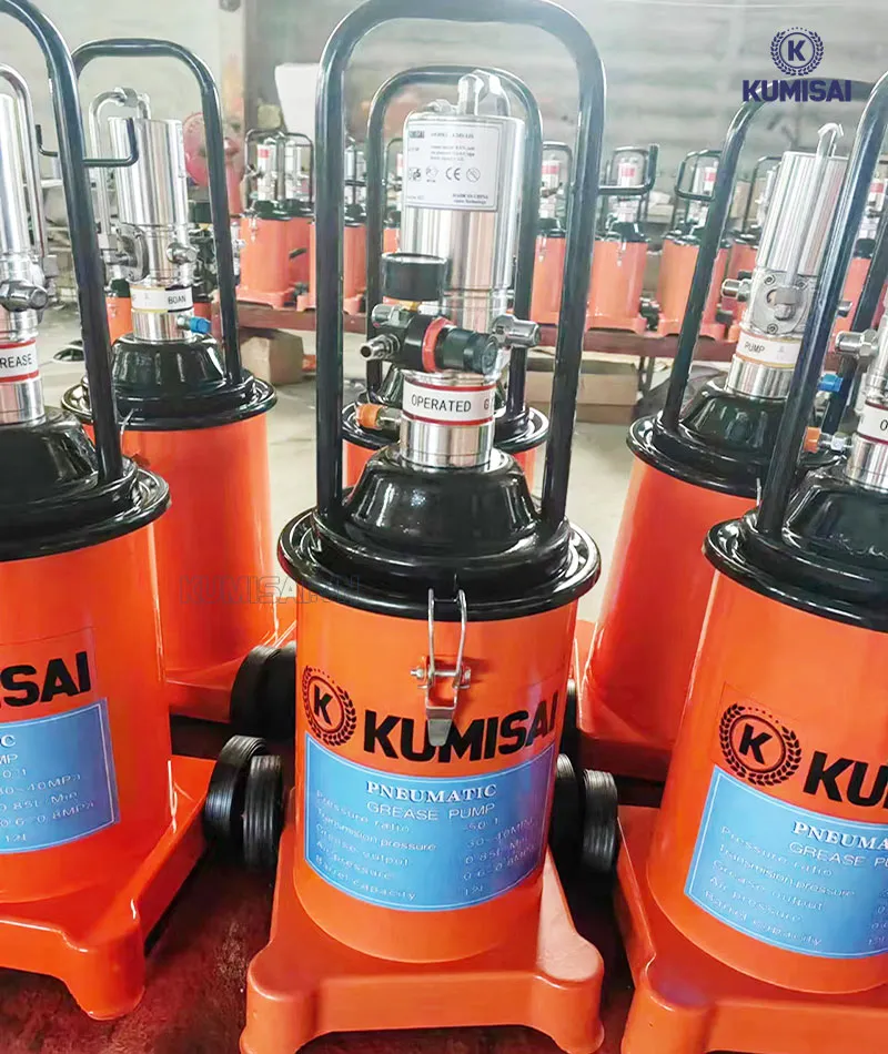 Máy bơm mỡ ô tô Kumisai