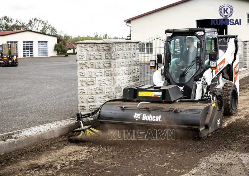 Cách dùng xe quét rác Bobcat đúng chuẩn