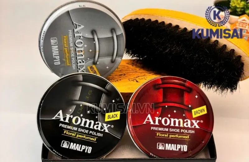 Xi đánh giày Aromax có tác dụng dưỡng mềm và bảo vệ lớp da giày Xi đánh giày Aromax có tác dụng dưỡng mềm và bảo vệ lớp da giày
