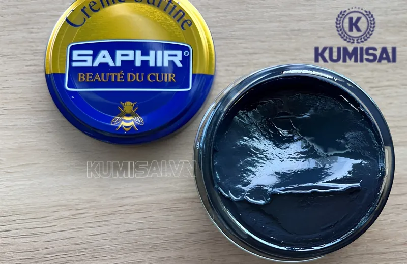 Xi đánh giày màu xanh Navy của hãng Saphir rất được yêu thích Xi đánh giày màu xanh Navy của hãng Saphir rất được yêu thích