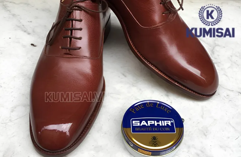 Saphir Pate De Luxe BDC đem tới vẻ ngoài sáng bóng cho bề mặt da Saphir Pate De Luxe BDC đem tới vẻ ngoài sáng bóng cho bề mặt da