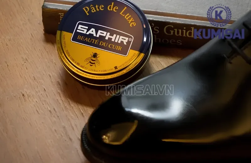 Lớp xi Saphir Pate De Luxe BDC giữ độ bóng cho bề mặt da cực bền Lớp xi Saphir Pate De Luxe BDC giữ độ bóng cho bề mặt da cực bền