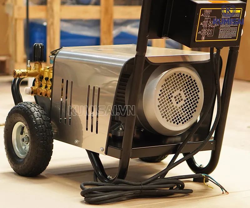 Motor 5,5kW lắp đặt trong máy rửa xe cao áp