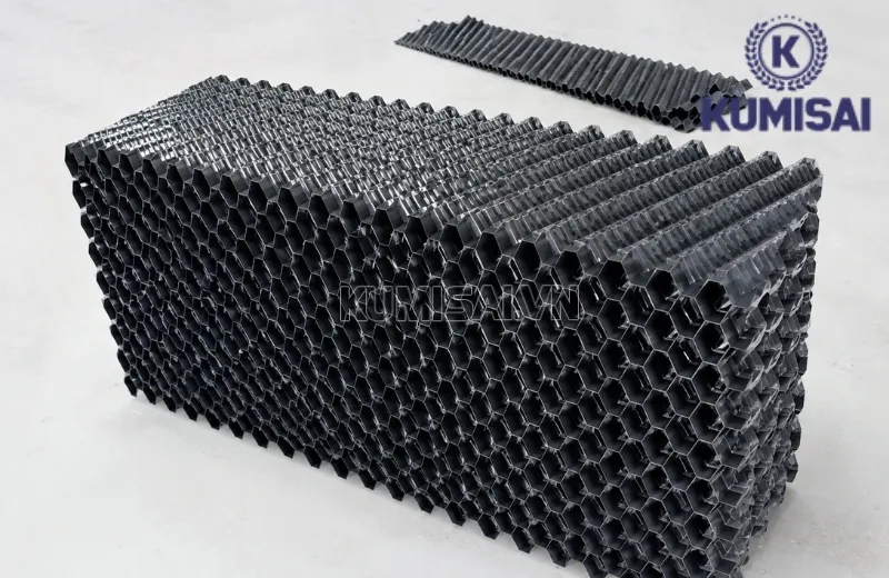 Tấm tản nhiệt Kumisai KMS-07 được làm từ nhựa PVC cao cấp