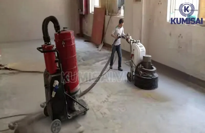 Người dùng có thể kết nối với máy hút bụi qua cổng kết nối