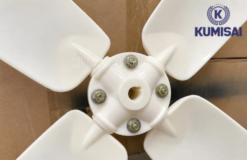 Cánh quạt D770mm được làm từ nhựa ABS cao cấp