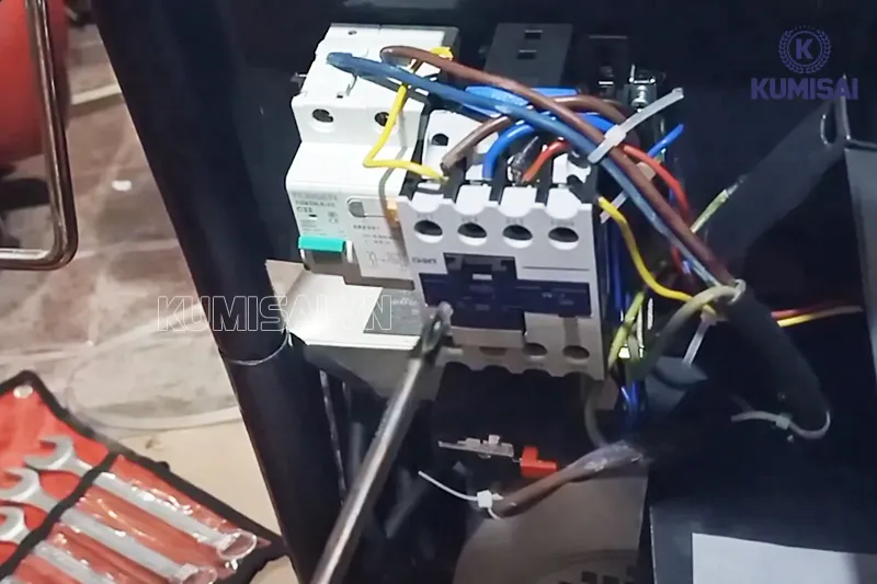 At tô mát cho máy rửa xe đảm bảo an toàn tối đa