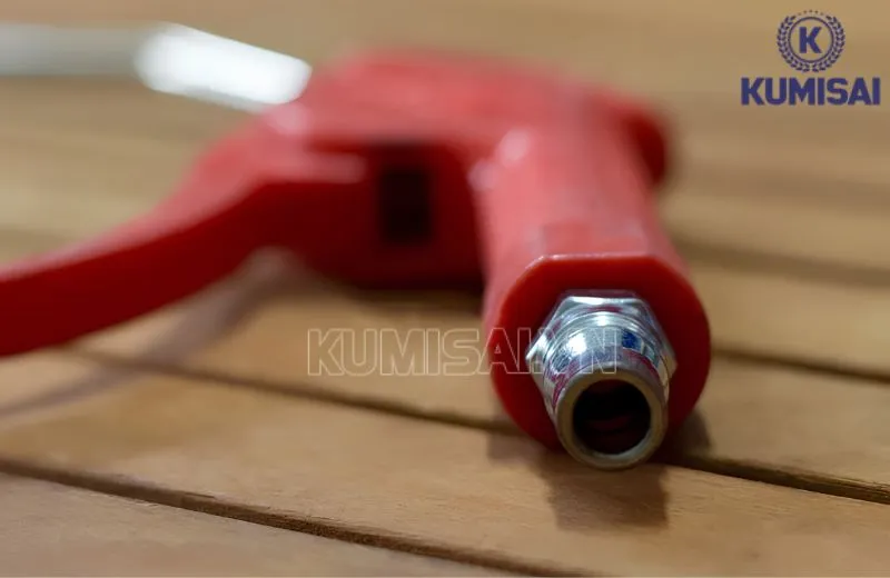 Cút nối khớp với nhiều chi tiết của máy nén khí