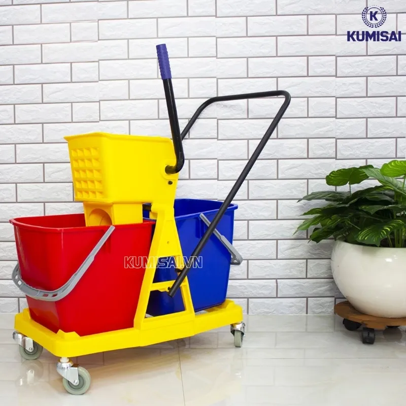 Xe vắt móp đôi Kumisai 46 lít khung nhựa có bánh xe chắc chắn Xe vắt móp đôi Kumisai 46 lít khung nhựa có bánh xe chắc chắn