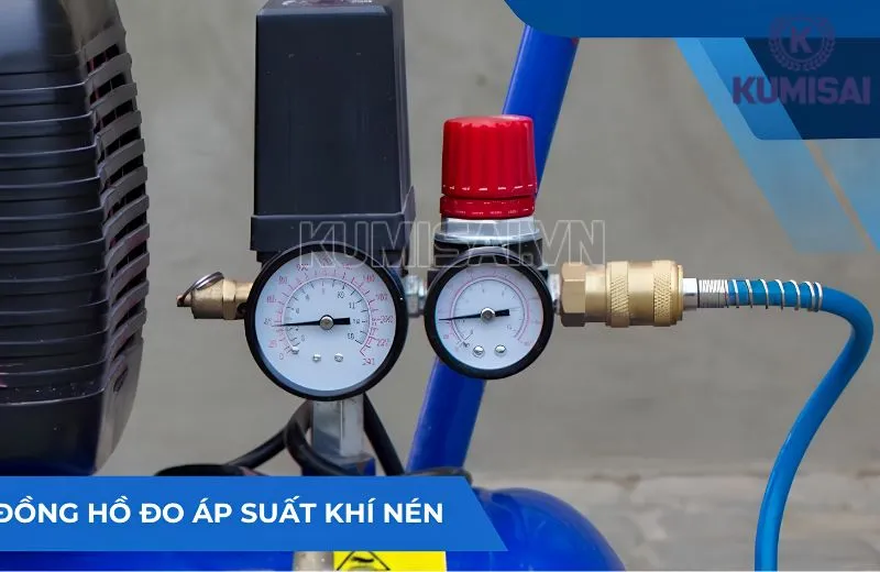 Đồng hồ đo áp thường đặt ở bình chứa hoặc tại vị trí đầu ra khí nén Đồng hồ đo áp thường đặt ở bình chứa hoặc tại vị trí đầu ra khí nén
