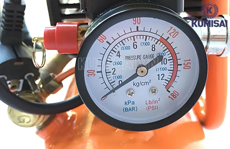 Nhiều kiểu đồng hồ đo áp đang được bán trên thị trường Nhiều kiểu đồng hồ đo áp đang được bán trên thị trường