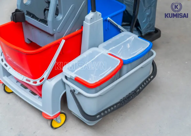 Các ngăn chứa nước & xô vắt cây lau nhà đôi Các ngăn chứa nước & xô vắt cây lau nhà đôi