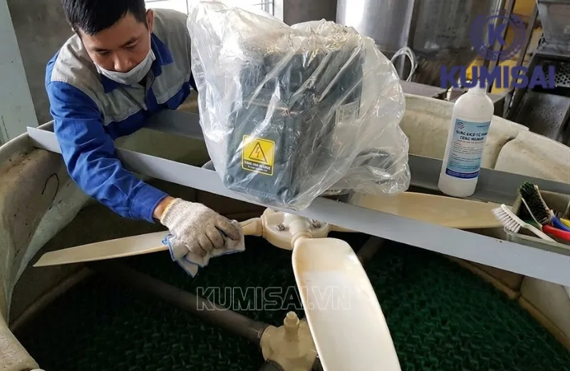 Vệ sinh cánh quạt D930mm là điều cần thiết nên làm Vệ sinh cánh quạt D930mm là điều cần thiết nên làm