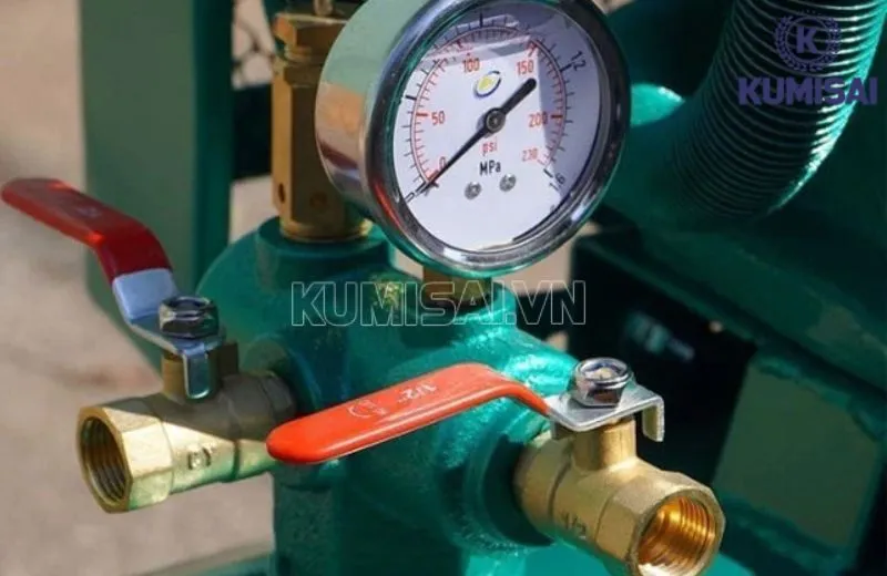 Các chi tiết máy đều được gia công bằng công nghệ cao Các chi tiết máy đều được gia công bằng công nghệ cao
