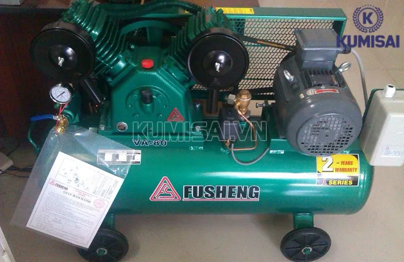 Lượng khí lớn mà máy tạo ra được lưu trữ ở bình chứa 105 lít Lượng khí lớn mà máy tạo ra được lưu trữ ở bình chứa 105 lít