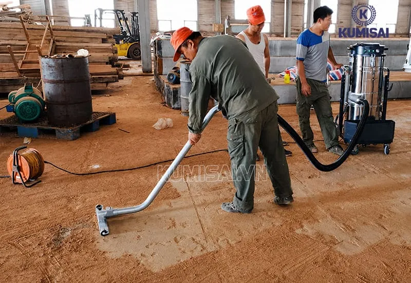 Máy hút bụi là thiết bị không thể thiếu trong xưởng gỗ