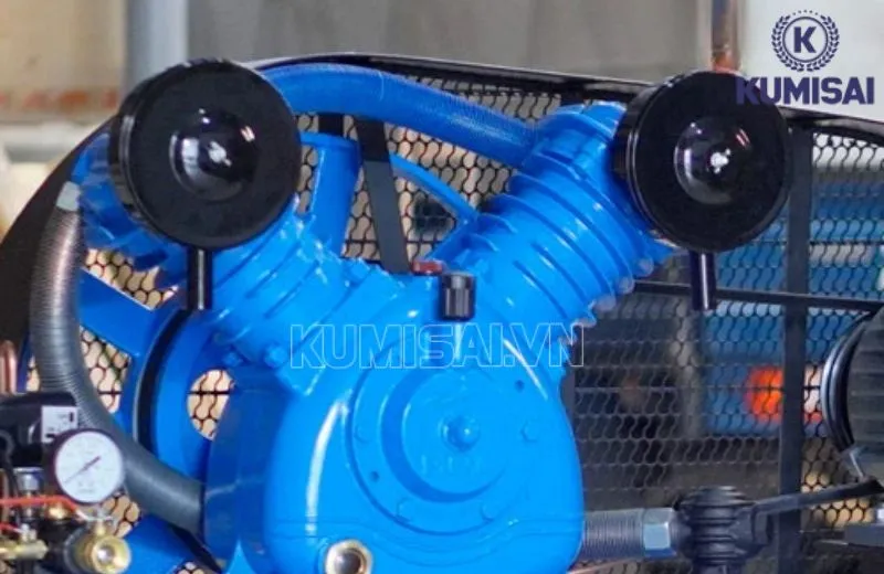 2 xi lanh đồng bộ trên đầu bơm được gia công kín 2 xi lanh đồng bộ trên đầu bơm được gia công kín