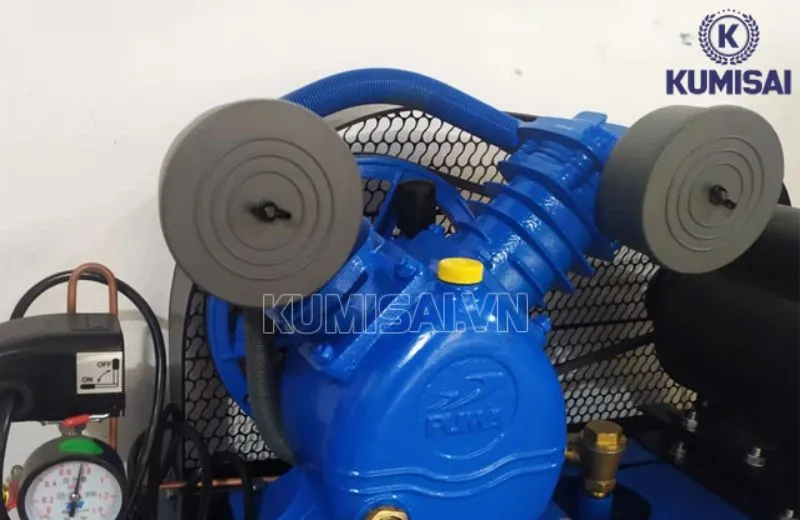Liền kề với đầu nén là lưới tản nhiệt Liền kề với đầu nén là lưới tản nhiệt
