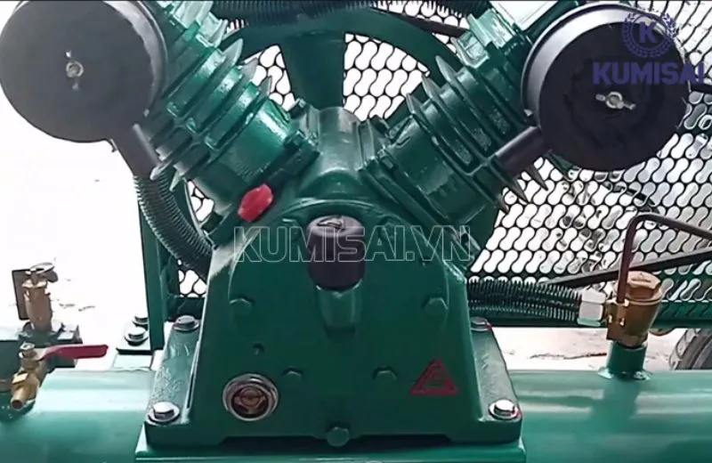 Cụm đầu nén trên máy được gia công kỹ lưỡng