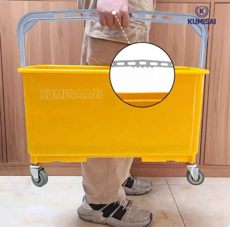Tay xách bền chắc, khả năng chống chịu va đập tốt 