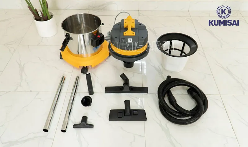 Kumisai KMS-15 có thiết kế nhỏ gọn cùng bánh xe cơ động giúp di chuyển dễ dàng hơn