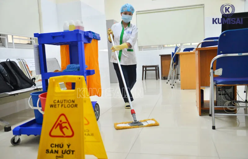 Xe dọn vệ sinh bệnh viên phải dễ vệ sinh, khử trùng sau mỗi ca làm việc. Xe dọn vệ sinh bệnh viên phải dễ vệ sinh, khử trùng sau mỗi ca làm việc.