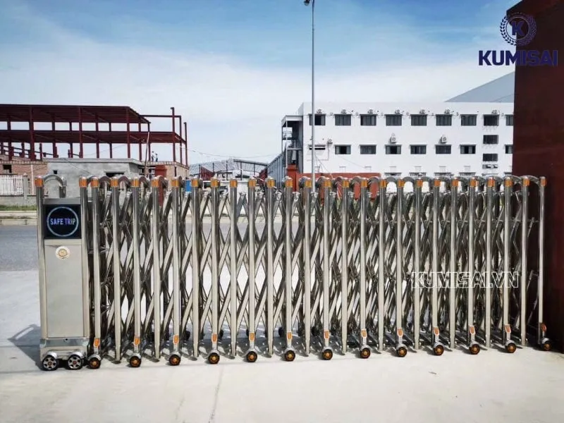 Cổng xếp làm bằng chất liệu inox 201 Cổng xếp làm bằng chất liệu inox 201