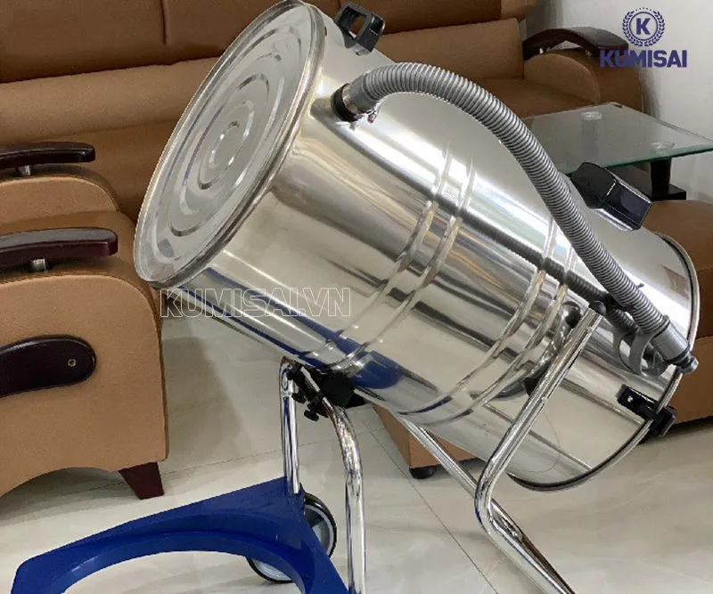 Máy hút bụi công nghiệp Grammy vận hành bền bỉ, êm Máy hút bụi công nghiệp Grammy vận hành bền bỉ, êm