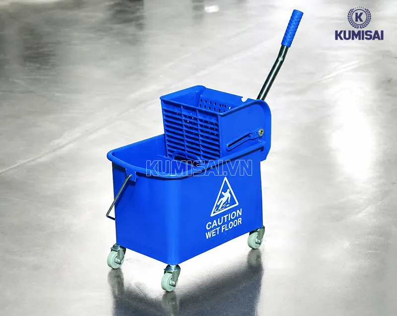 Xe vắt móp đơn Kumisai 20 lít: Lựa chọn tối ưu cho công tác lau sàn!