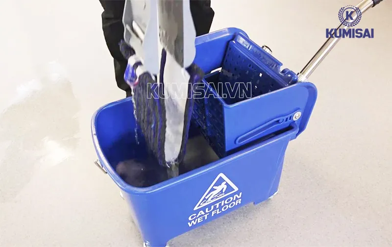 Nguyên lý ép nước bằng lực đòn bẩy trên xe vắt móp