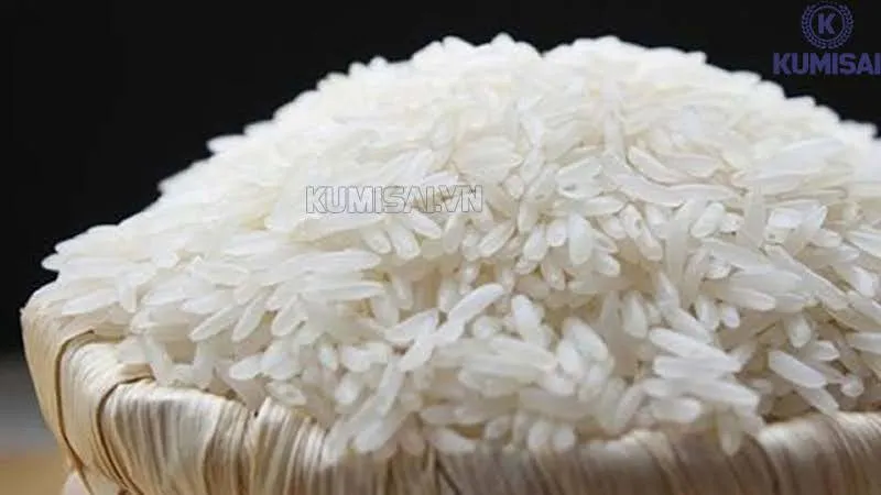 Dùng gạo hút ẩm cho giày Dùng gạo hút ẩm cho giày