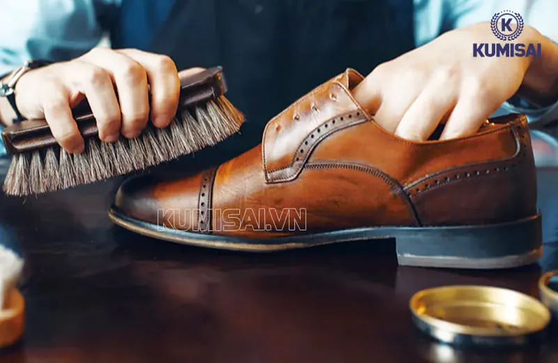 Hướng dẫn chăm sóc, bảo dưỡng giày da sáng bóng từ A-Z