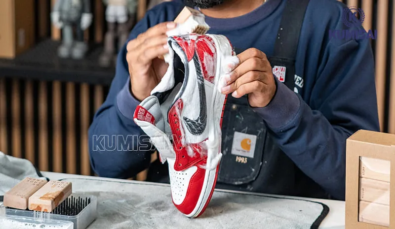 Tần suất vệ sinh giày Jordan 1 hợp lý Tần suất vệ sinh giày Jordan 1 hợp lý