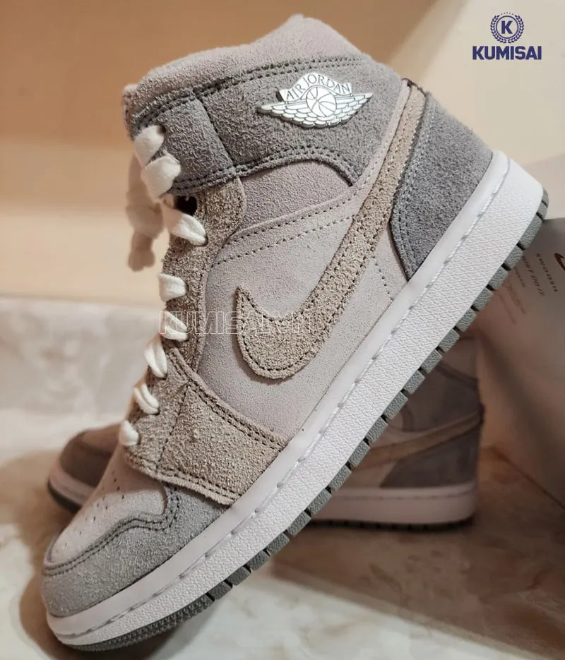Cách xử lý Jordan 1 da lộn bị dính nước Cách xử lý Jordan 1 da lộn bị dính nước
