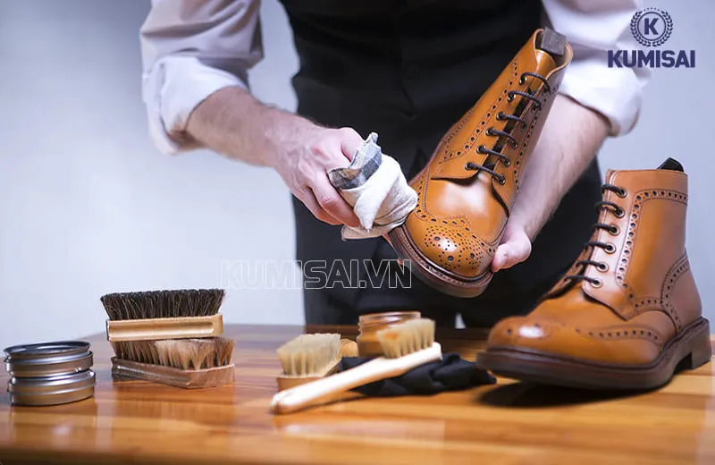 Vệ sinh giày da đúng cách Vệ sinh giày da đúng cách