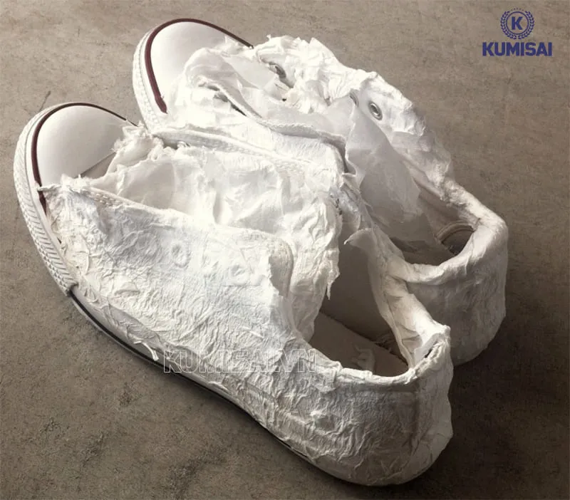 Cách giặt giày Converse trắng không bị ố vàng Cách giặt giày Converse trắng không bị ố vàng