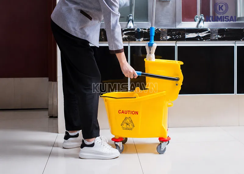 Vận hành xe vắt móp đơn Kumisai 24 lít đúng cách Vận hành xe vắt móp đơn Kumisai 24 lít đúng cách
