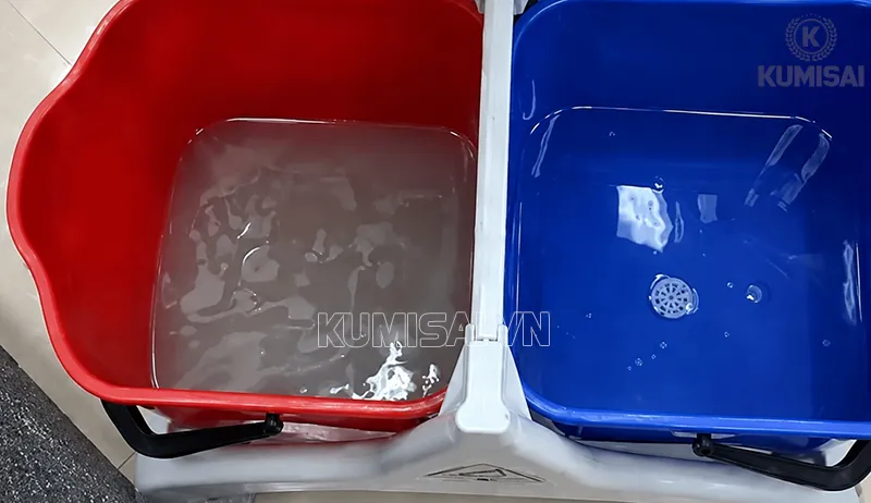 Chú ý đổ nước bẩn trong thùng sau khi dùng xong 