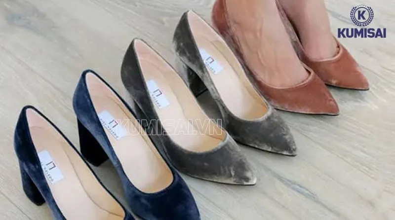 Lý do giày nhung dễ bị bám bụi và vết bẩn Lý do giày nhung dễ bị bám bụi và vết bẩn