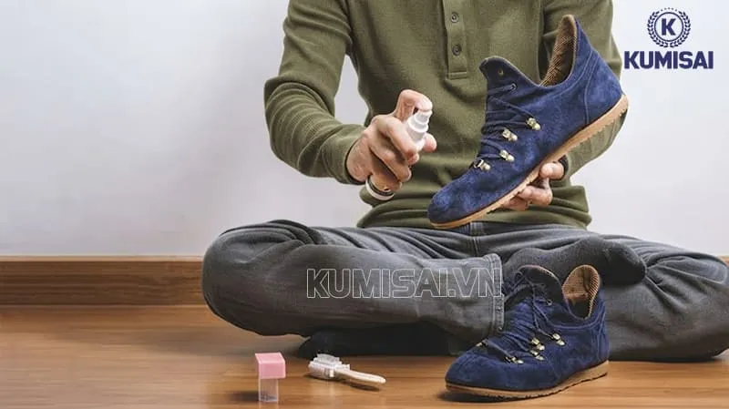 Bảo quản giày nhung bằng xịt Nano chống nước Bảo quản giày nhung bằng xịt Nano chống nước