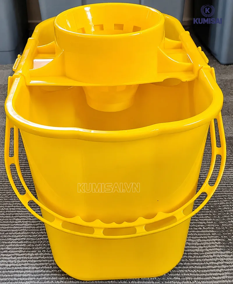 Thiết kế 2 ngăn tách biệt, phân chia nước sạch và nước bẩn Thiết kế 2 ngăn tách biệt, phân chia nước sạch và nước bẩn