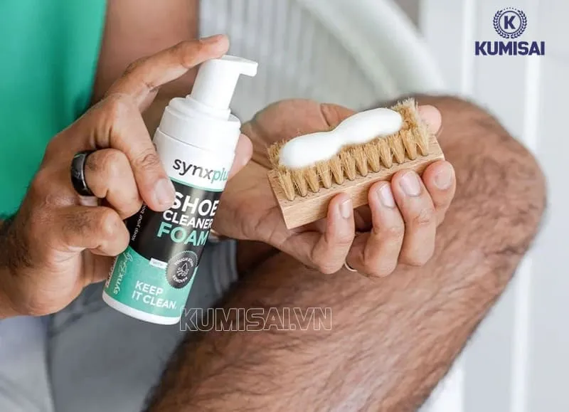 Vệ sinh & bảo quản bàn chải đánh giày sau khi sử dụng Vệ sinh & bảo quản bàn chải đánh giày sau khi sử dụng