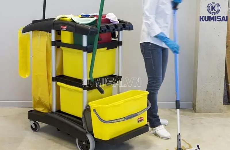 Sử dụng xe đẩy Rubbermaid giúp gia tăng hiệu quả làm vệ sinh Sử dụng xe đẩy Rubbermaid giúp gia tăng hiệu quả làm vệ sinh