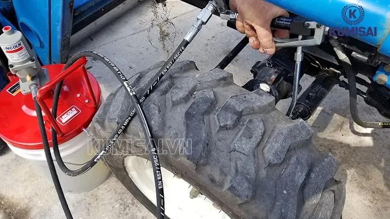 Dựa vào ngân sách đầu tư để mua máy bơm mỡ ô tô Dựa vào ngân sách đầu tư để mua máy bơm mỡ ô tô