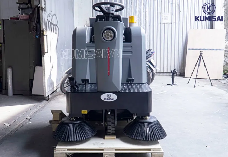 Vô lăng và ghế ngồi lái xe 