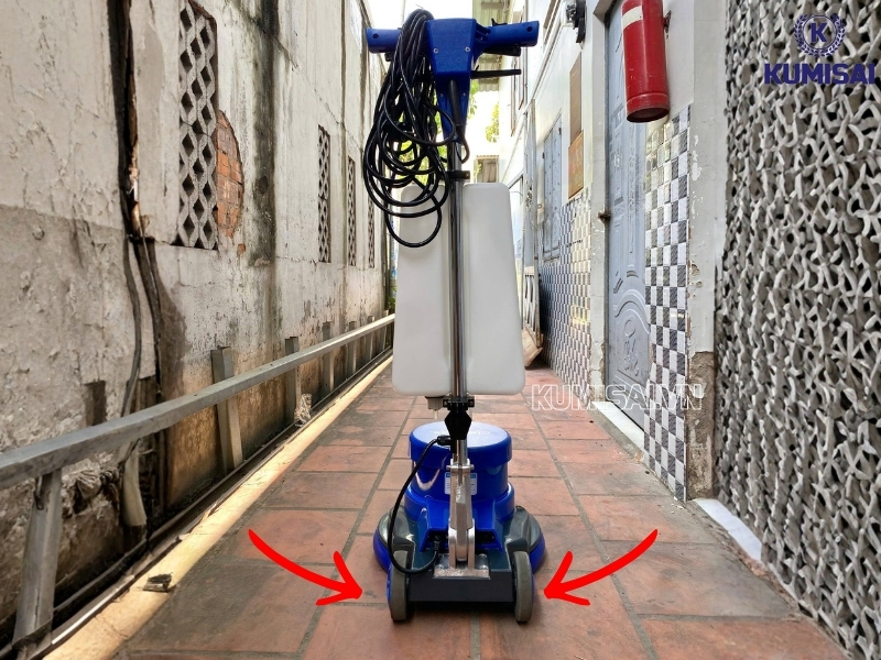 2 bánh xe hỗ trợ si chuyển linh hoạt