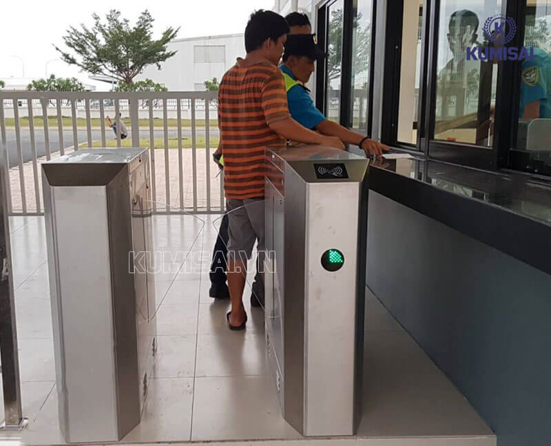 Flap Gate AFG 240-Single cho phép số lượng lớn người đi qua Flap Gate AFG 240-Single cho phép số lượng lớn người đi qua