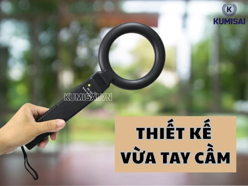 Kiểu dáng máy nhỏ gọn, vừa tay cầm 